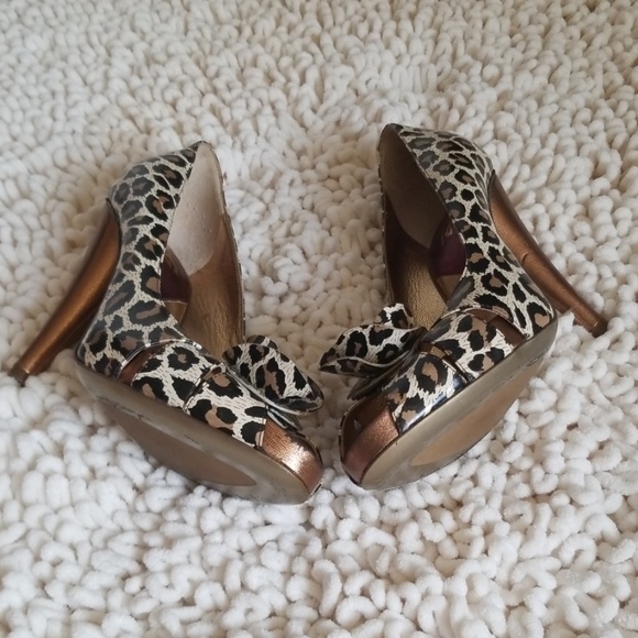 Dolce & Gabbana Peep Toe Leopard Print Patent - Picture 2 of 6